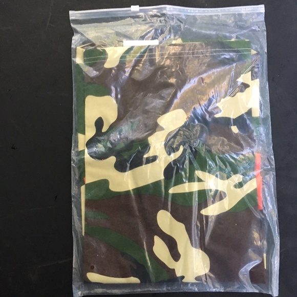 Made in USA VLONE FRIENDS- T-Shirt Camo - Picture 8 of 11